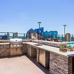 Luxury Midtown Condo Best Skykine View