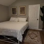 Stylish Cottage Near Airport
