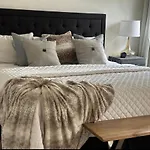 Vine City Home - Duplex - 3 Mins From Gwcc & Mercedes- Benz Stadium