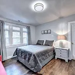 Centrally Located Lux Home - Sleeps 14