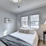 Gorgeous 5-Bedroom Home In Midtown- Sleeps 15