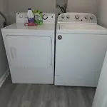 City Living W/ Free Parking. 9 Miles From Truist!
