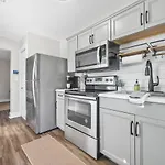Cozy 2-Bedroom Retreat W/Wi-Fi & Keurig Coffee