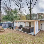 Modern Atlanta Retreat Private Hot Tub And Yard!