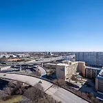Atlanta Downtown! High Rise! Onsite Parking Lm1903