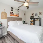 Welcoming Barn, 2 Bedroom & 1 Bath & Parking