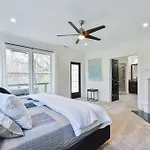 Modern Rooftop Home In Midtown