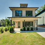 Luxury Smart Home 2 Miles To Downtown Atlanta!
