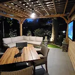 Pine Lodge Atlanta - Luxe Atlanta Home Near Everything Hot Tub Patio