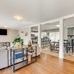 Atlanta Home With Movie Projector And Basketball Hoop!