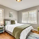 Atlanta Home With Movie Projector And Basketball Hoop!