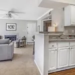 Landing Modern Apartment With Amazing Amenities