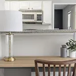 Landing Modern Apartment With Amazing Amenities