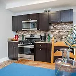 Downtown ! King Bed 24 Concierge! Onsite Parking Lm903