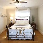 Sleeps16, Spacious, Comfortable Home Close To Downtown, Beltline, And Walk To Restaurants