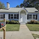 Gorgeous 2Br Home With Private Backyard