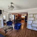 Gorgeous 2Br Home With Private Backyard