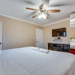 Downtown Atlanta Condo Balcony, Walkable Area