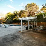 Perfect Dtwn 2 Bed Condo With Cali King Bed And Gym