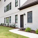 West Midtown 2 2 - Top Floor Private Parking