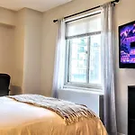 Corner Suite Overlooking Fox, Walkable, Park Free