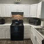 The Sunshine Suite-Cozy Comfort Near Airport