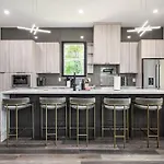 Stylish 4Bd-4Ba Summerhill Getaway Near Beltline