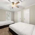 The Manor L 5-Bedrooms A Location Sleeps 12