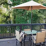 Spacious Retreat Near Downtown, Atl