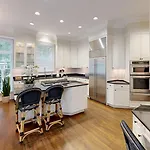 Luxury Spacious 4Br Residence In Central Buckhead