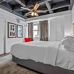 Art Deco-Inspired Apartment Getaway In Buckhead
