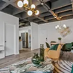 Art Deco-Inspired Apartment Getaway In Buckhead