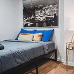 Downtown Studio, Skyline View, Walk To Attractions