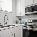 Luxury 1B1B Balcony Downtown 542Blvd