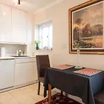 A Contemporary Unit, Central Downtown High-Rise!