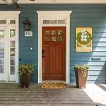 Captain\'S Quarters