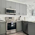 Luxury New 1B1B Private Balcony City View 525Pkwy