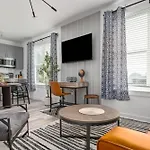 Luxury 1B1B With Balcony Downtown 542Blvd