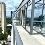 Skyline Luxe Penthouse, Top Floor, Balcony, Pool, Amazing View