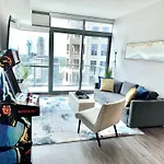 Skyline Luxe Penthouse, Top Floor, Balcony, Pool, Amazing View