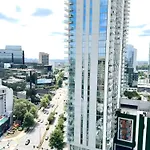 Skyline Luxe Penthouse, Top Floor, Balcony, Pool, Amazing View