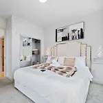 New! Luxury Champagne Towers Kingbed Freeparking