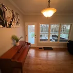 Spacious Gorgeous 3Bd Home With Large Deck Close To Everything