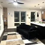 Midtown Gem Downtown Views, Spacious Balcony, Sleeps 7