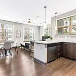2 Bed 2 Bath In The Heart Of Buckhead