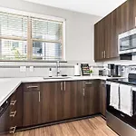 2 Bed 2 Bath In The Heart Of Buckhead