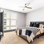 2 Bed 2 Bath In The Heart Of Buckhead