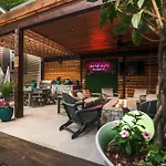 The Classy Craftsman - Beautiful Decor & Pool