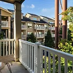 Landing At Pencil Factory Flats - Studio In Sweet Auburn
