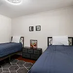Cozy 3Br Retreat With Parking And Private Yard